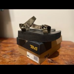 TEVA Flatform sandals